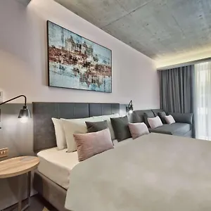 Number 11, Urban Hotel San Ġiljan